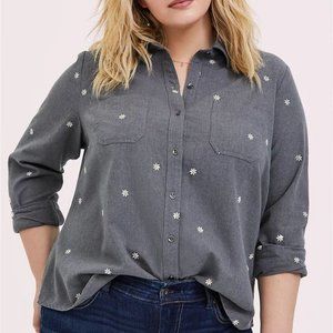 Torrid - TAYLOR - GREY DENIM DAISY EMBROIDERED BUTTON-FRONT CLASSIC FIT SHIRT